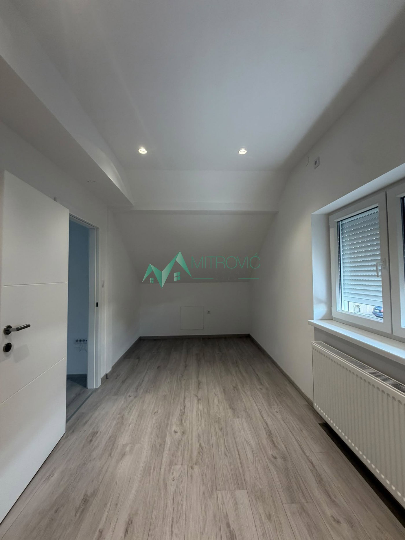 izdavanje-veternik-9102467-aenul Garsonjera na prodaju, Veternik, Novi Sad, 90m², 500 €