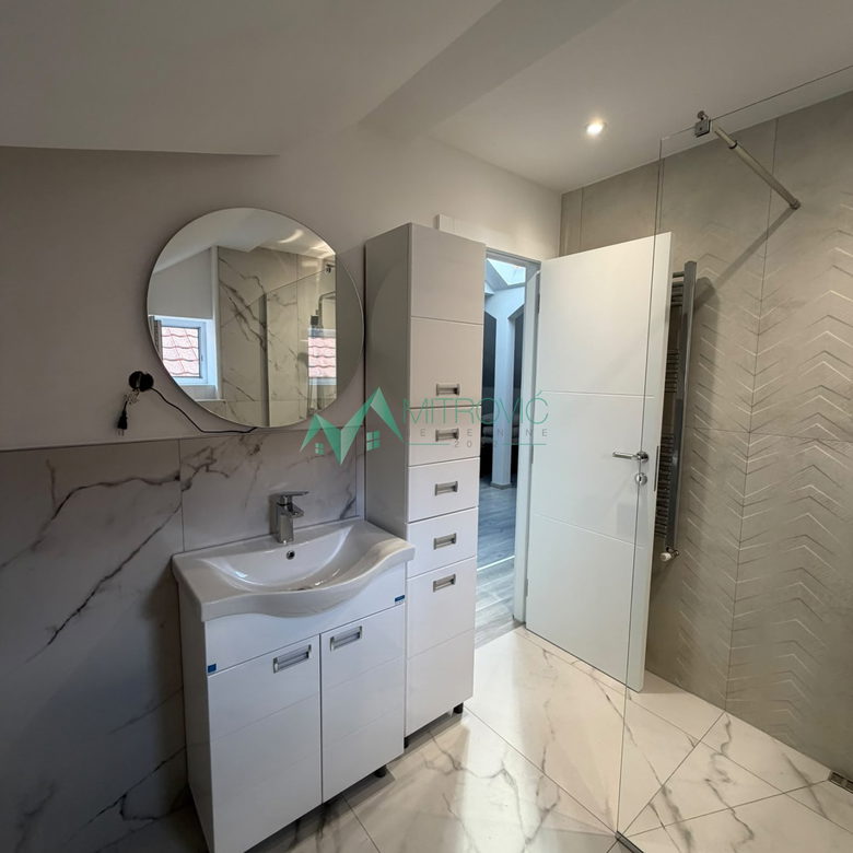 Garsonjera na prodaju, Veternik, Novi Sad, 90m², 500 €