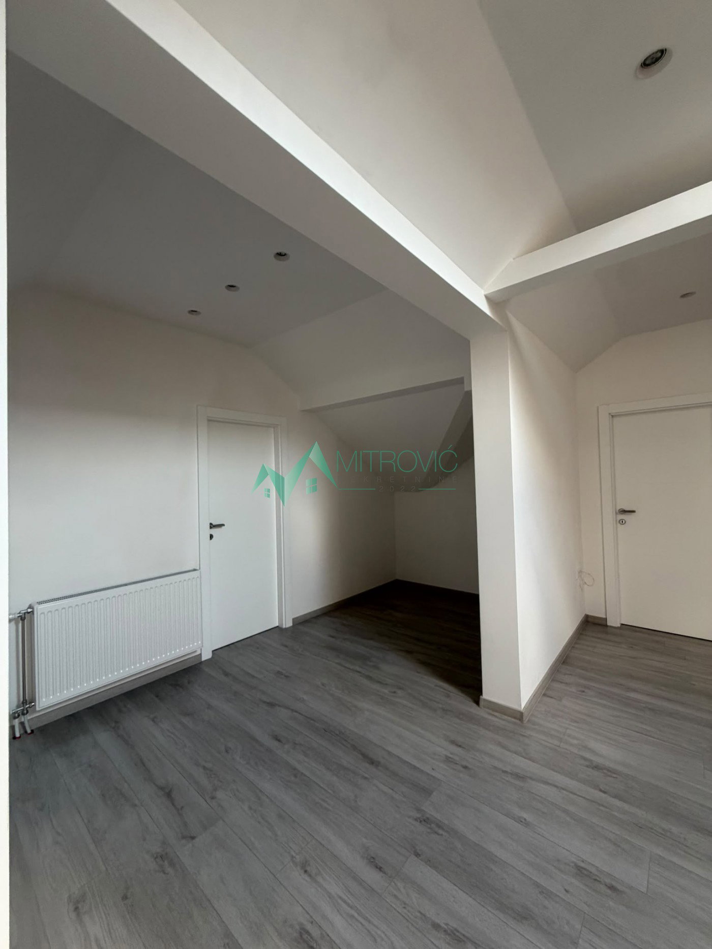 izdavanje-veternik-9102467-t12k9 Garsonjera na prodaju, Veternik, Novi Sad, 90m², 500 €