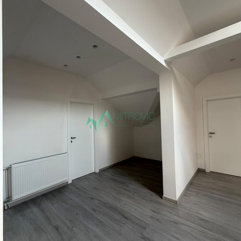 Garsonjera na prodaju, Veternik, Novi Sad, 90m², 500 €