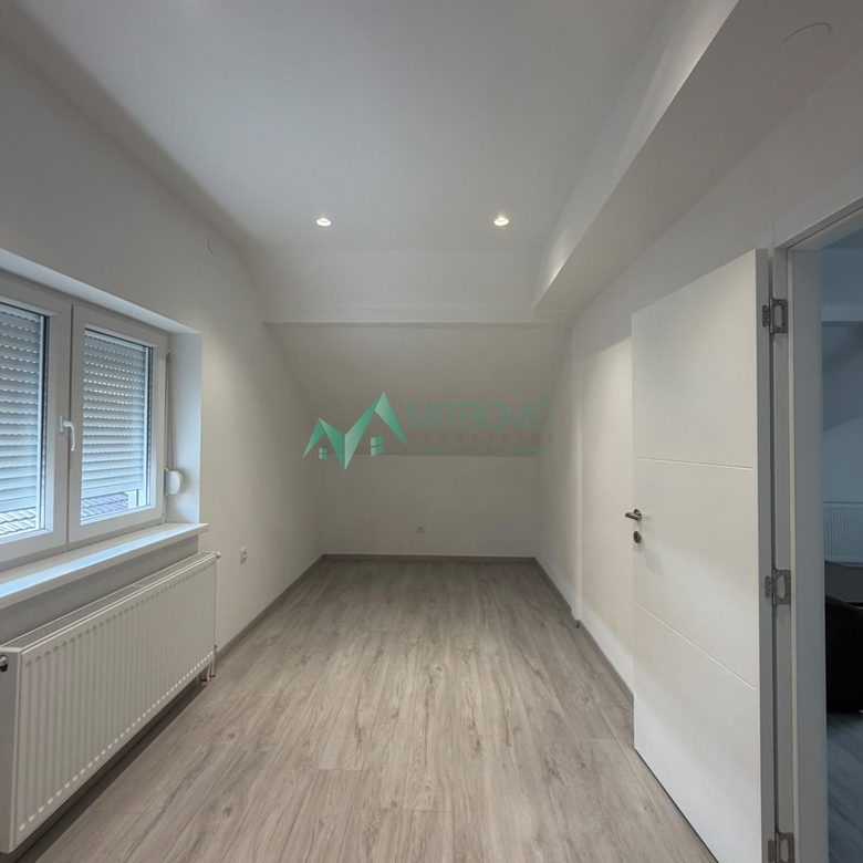 Stan Prodaja Novi Sad  90 m2
