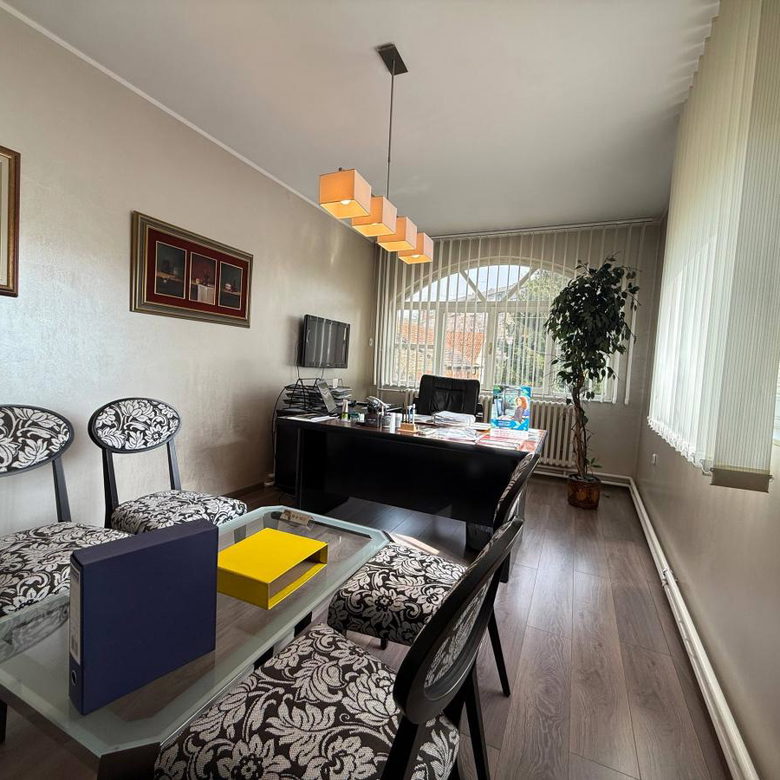 Lokal Izdavanje Novi Sad  125 m2