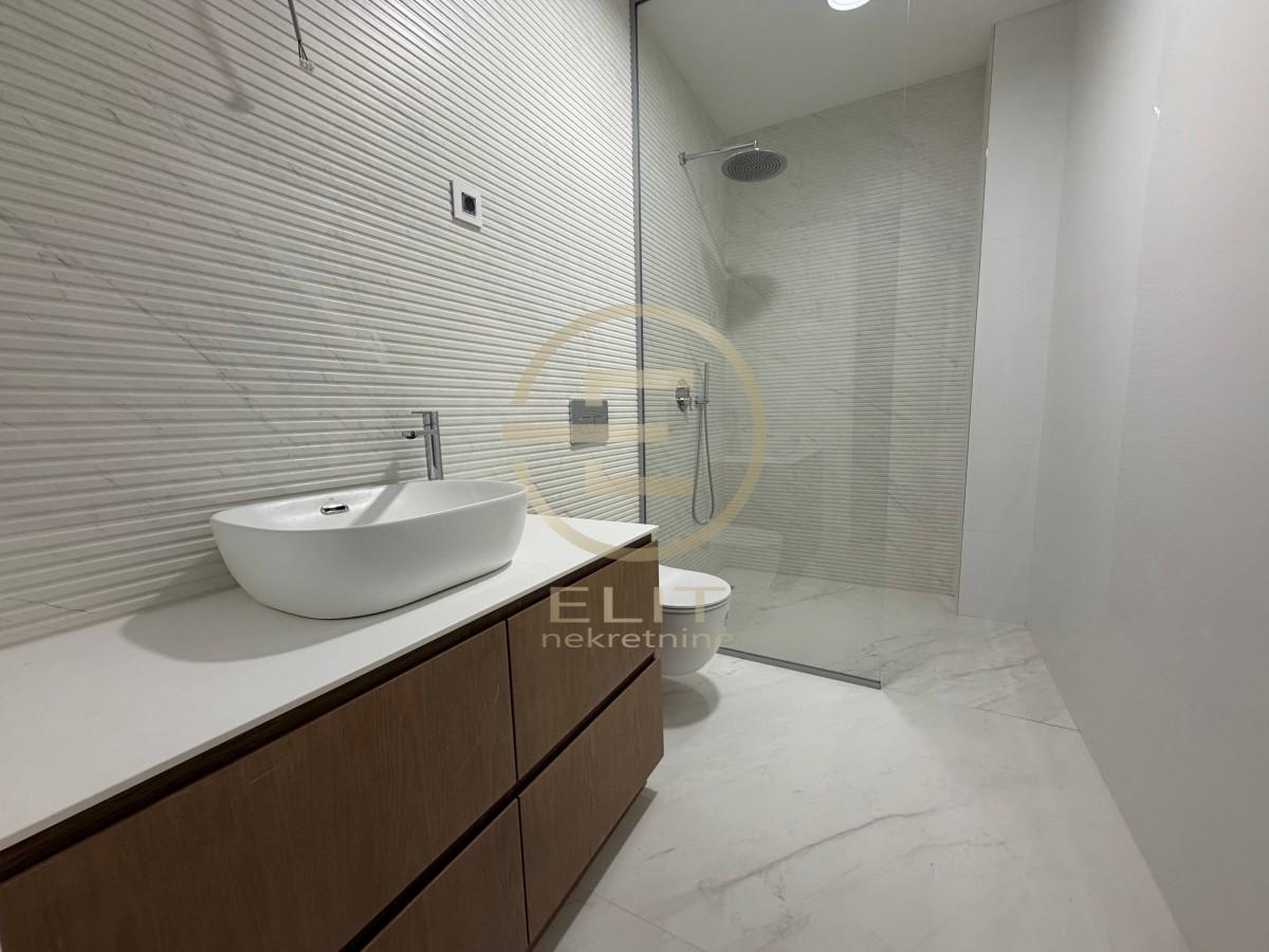 kuca-izdavanje-4Ug9Qnstge Četvorosoban stan na prodaju, Centar, Novi Sad, 100m², 490.000 €