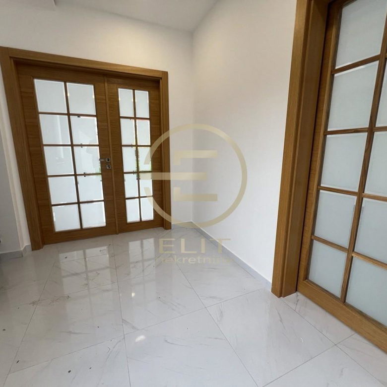Lokal Izdavanje Novi Sad Popovica 181 m2