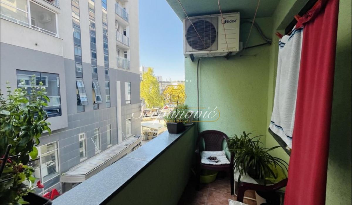 kuca-izdavanje-8ZpeppcpCA Trosoban stan na prodaju, Centar, Novi Sad, 55m², 154.500 €
