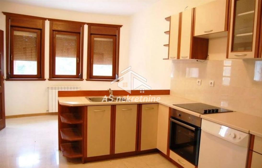 Stan Izdavanje Beograd Dedinje 250 m2