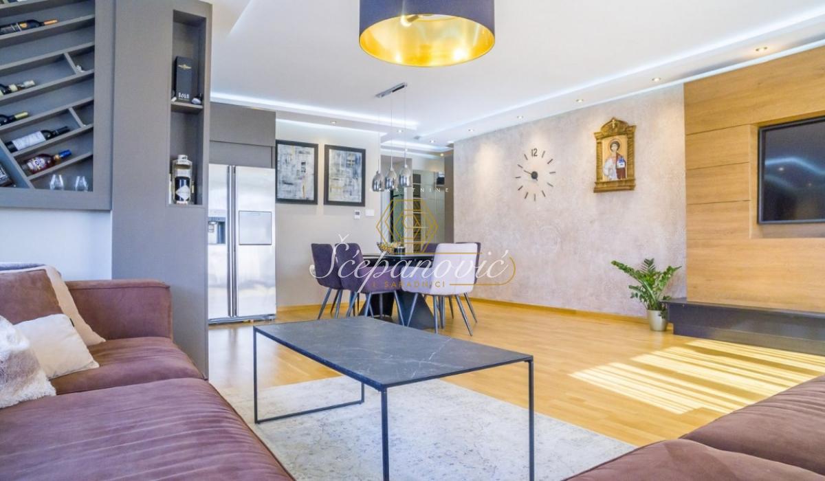 kuca-izdavanje-EpTTxkqZha Četvorosoban stan na prodaju, Bulevar Patrijarha Pavla, Novi Sad, 113m², 440.000 €