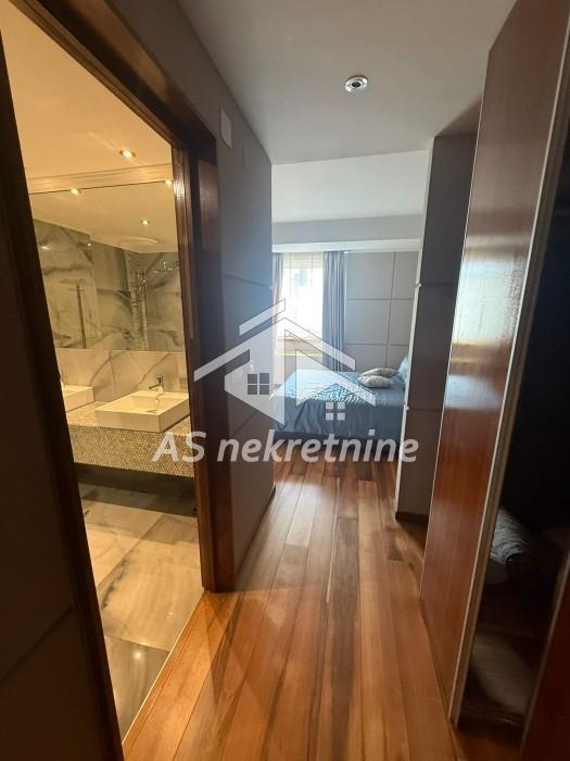 Četvorosoban stan za izdavanje, Slavija, Beograd, 250m², 2.700 €/mes