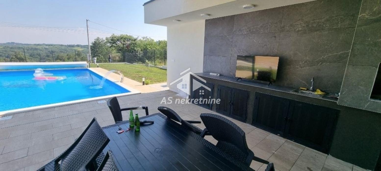 Kuća Prodaja Beograd Vrčin 230 m2