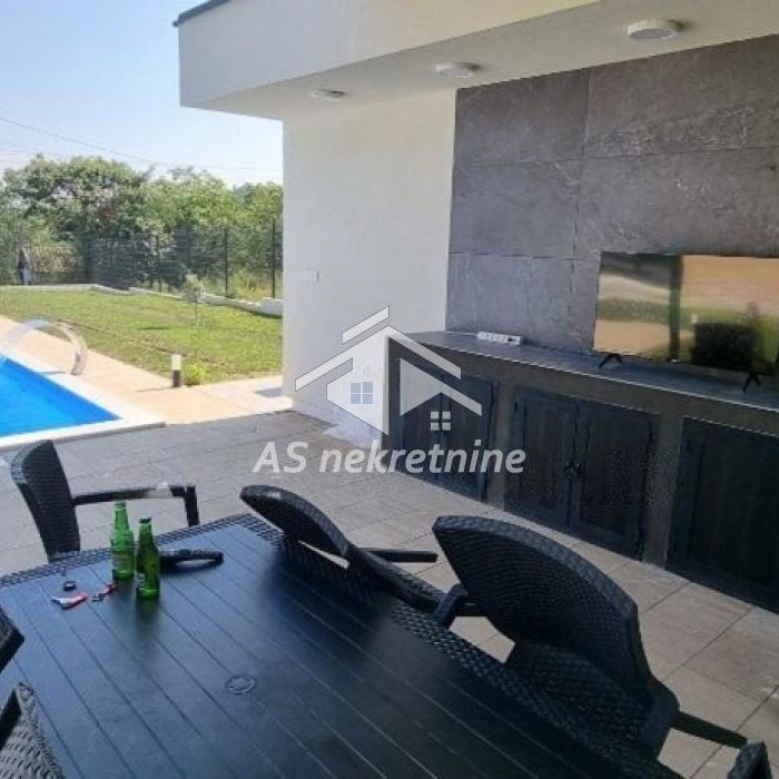 Kuća Prodaja Beograd Vrčin 230 m2