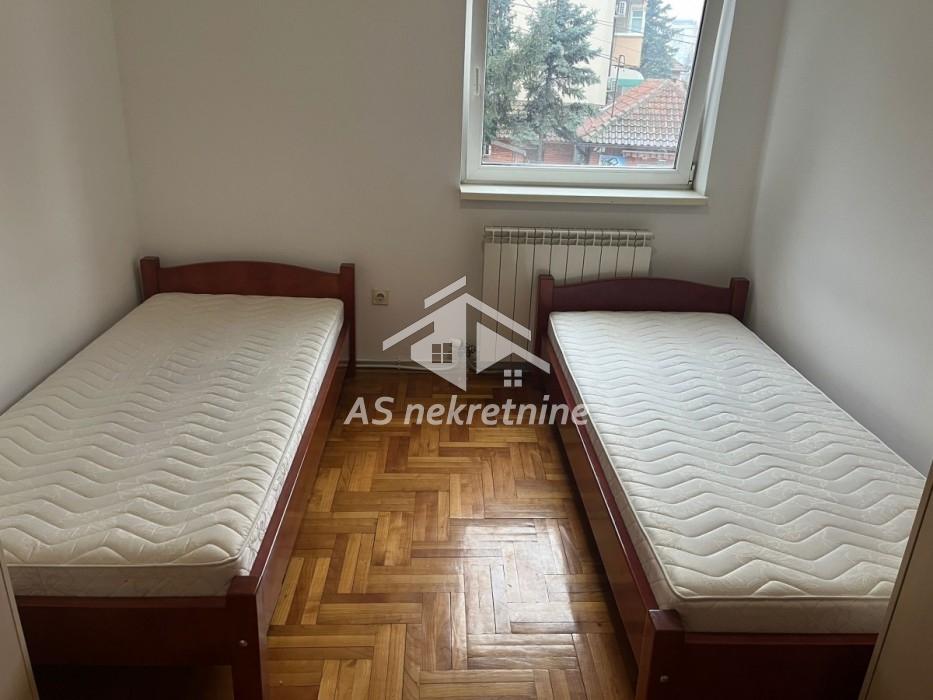 Trosoban stan za izdavanje, Učiteljsko Naselje, Beograd, 120m², 800 €/mes