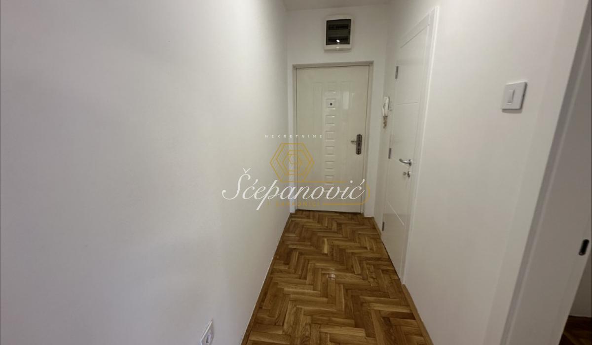 kuca-izdavanje-K7maFQUOja Stan Prodaja Novi Sad Bulevar Patrijarha Pavla 66 m2