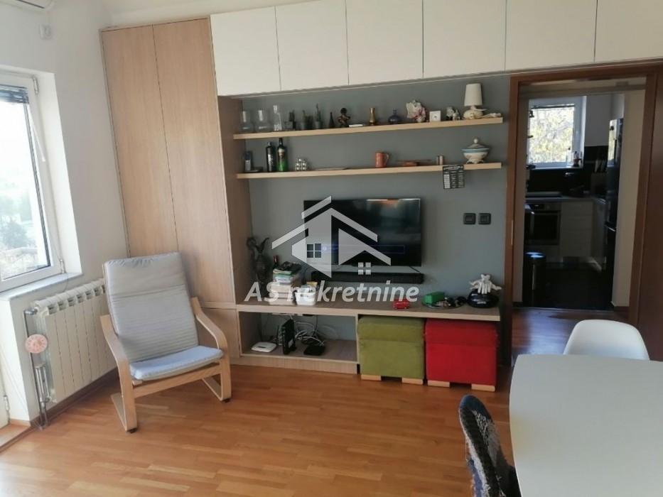 Stan Izdavanje Beograd Kalenić Pijaca 50 m2