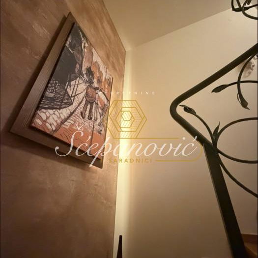 Četvorosoban stan na prodaju, Rotkvarija, Novi Sad, 110m², 369.000 €