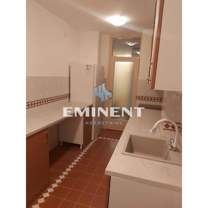 Stan Izdavanje Beograd Banovo Brdo 75 m2