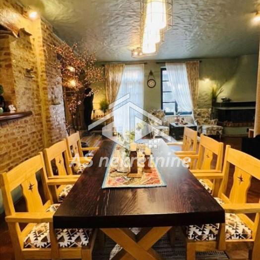 Kuća za izdavanje, Jajinci, Beograd, 367m², 3.500 €/mes