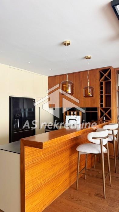 Stan Izdavanje Beograd Stan Izdavanje Beograd Hram Svetog Save 275 m2