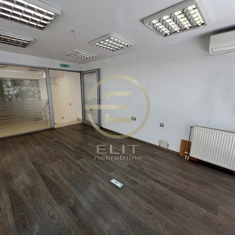 Lokal za izdavanje, Grbavica, Novi Sad, 229m², 2.500 €/mes