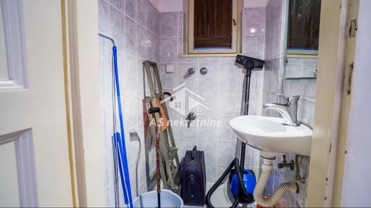 kuca-izdavanje-WSwOc1ooCO Dvosoban stan za izdavanje, Skadarlija, Beograd, 65m², 800 €/mes