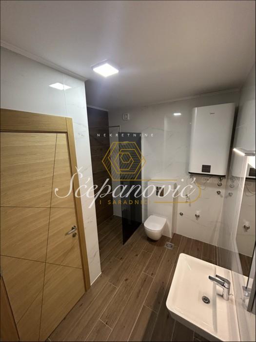 Četvorosoban stan za izdavanje, Centar, Novi Sad, 108m², 1.800 €/mes