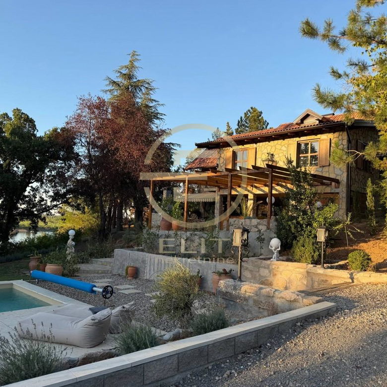 Kuća na prodaju, Čerević, Beočin, 3093m²