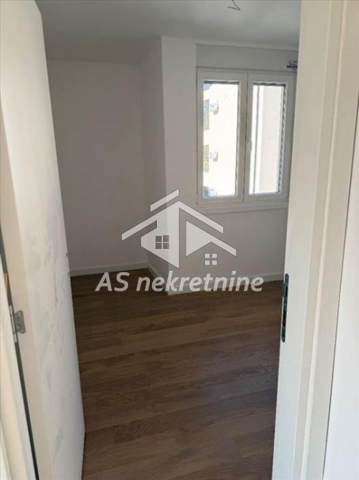kuca-izdavanje-bXR6zAy3VA Trosoban stan na prodaju, Cara Dušana, Beograd, 71m², 211.500 €