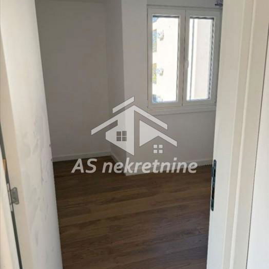 Trosoban stan na prodaju, Cara Dušana, Beograd, 71m², 211.500 €