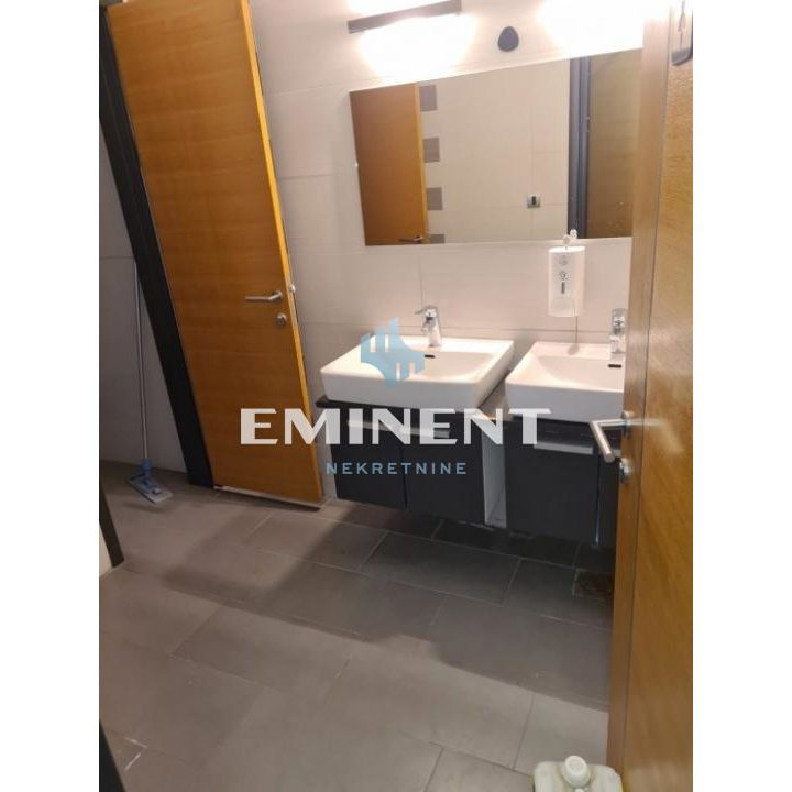 Lokal za izdavanje, Zemun Polje, Beograd, 2776m², 19.000 €/mes