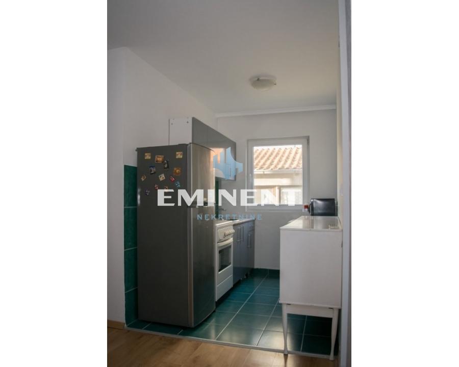 kuca-izdavanje-beograd-72dCSMPuqM Kuća na prodaju, Ledine, Beograd, 200m², 290.000 €