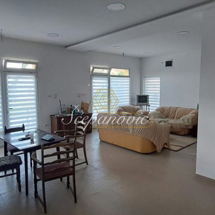 Lokal Izdavanje Novi Sad  139 m2