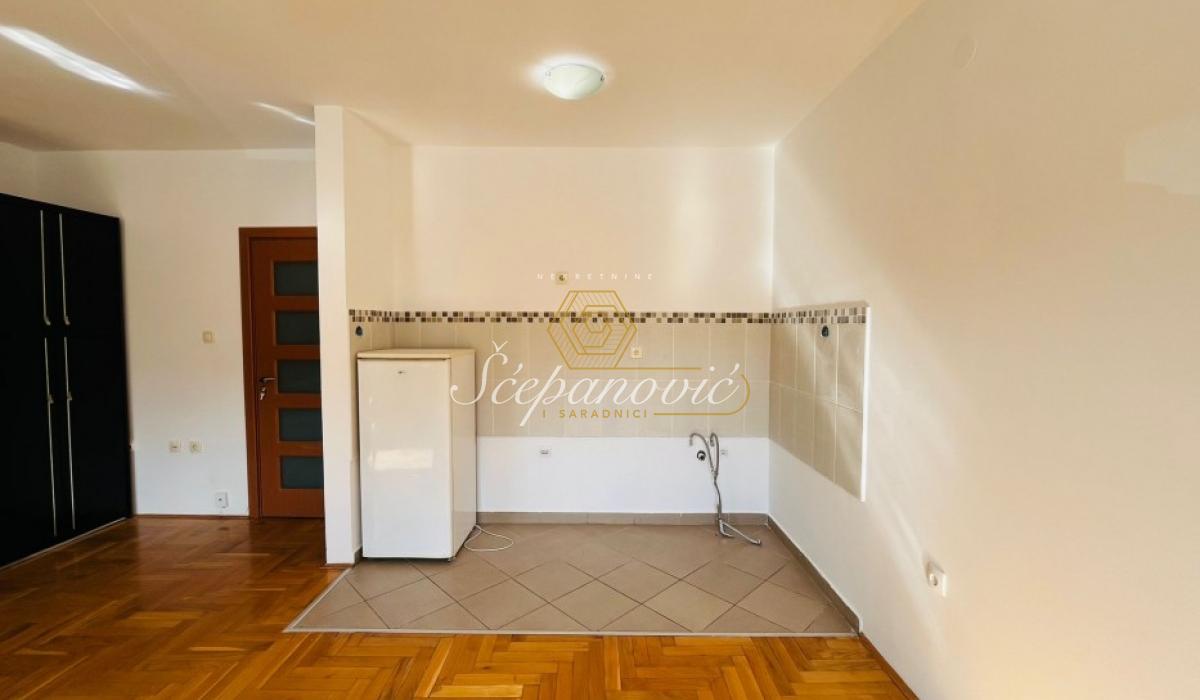 kuca-izdavanje-beograd-CYNRD2poUu Trosoban stan na prodaju, Nova Detelinara, Novi Sad, 67m², 190.000 €