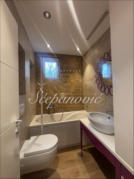 kuca-izdavanje-beograd-GQckLaDdyh Četvorosoban stan na prodaju, Centar, Novi Sad, 113m², 469.000 €