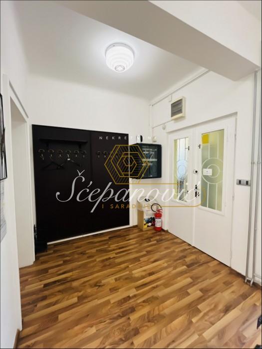 kuca-izdavanje-beograd-GXHOwScgoR Četvorosoban stan na prodaju, Centar, Novi Sad, 131m², 450.000 €
