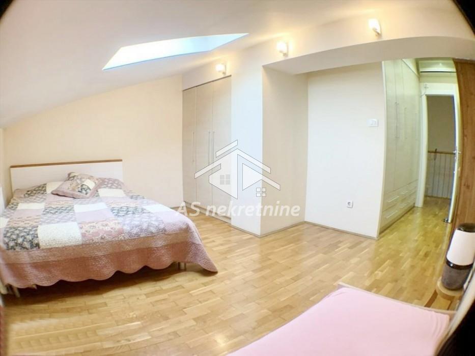 Četvorosoban stan na prodaju, Đeram Pijaca, Beograd, 157m², 390.000 €