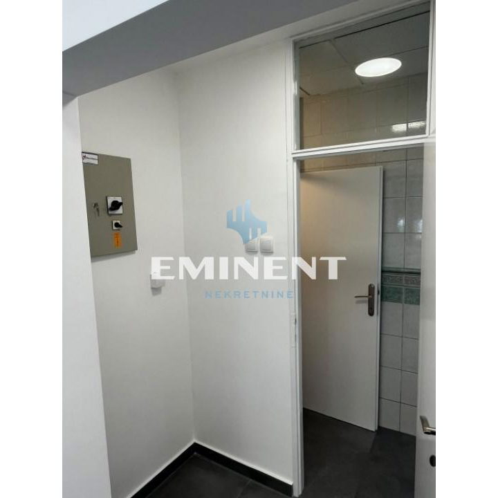 Lokal Izdavanje Beograd Blok 11c - Stari Merkator 75 m2