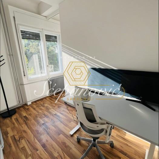 Četvorosoban stan na prodaju, Centar, Novi Sad, 131m², 450.000 €