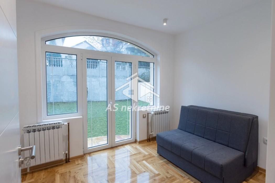 Kuća za izdavanje, Jajinci, Beograd, 417m², 3.000 €/mes