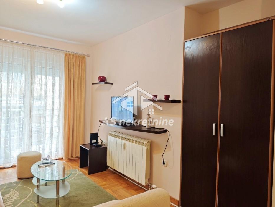 Stan Izdavanje Beograd Đeram Pijaca 58 m2