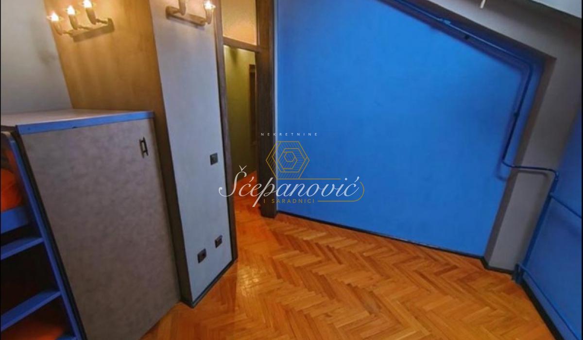 Četvorosoban stan na prodaju, Bulevar Oslobođenja, Novi Sad, 82m², 158.000 €
