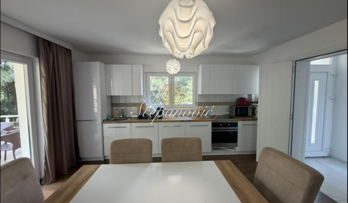 Kuća na prodaju, Alibegovac, Novi Sad, 212m², 450.000 €
