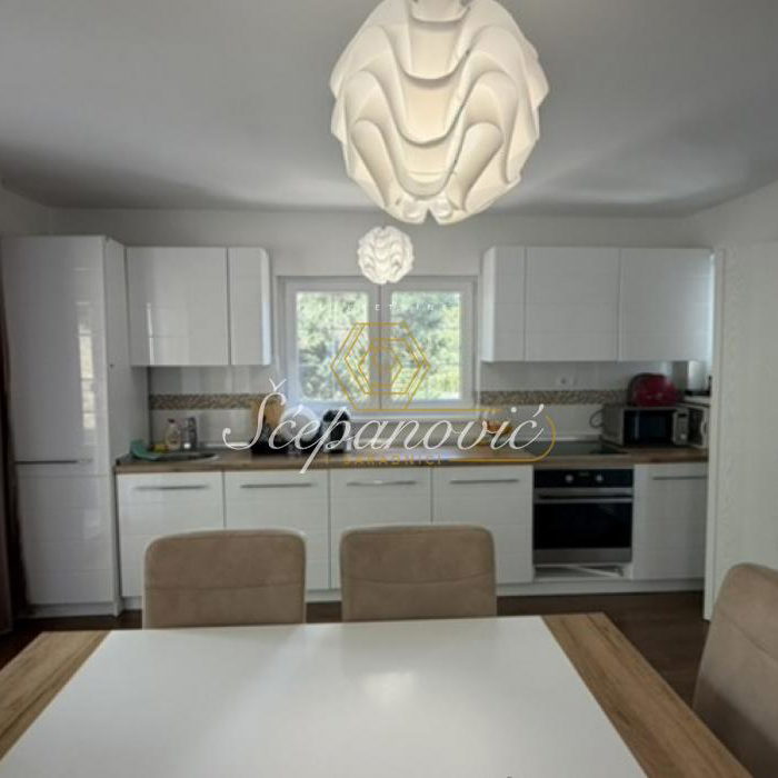 Kuća na prodaju, Alibegovac, Novi Sad, 212m², 450.000 €