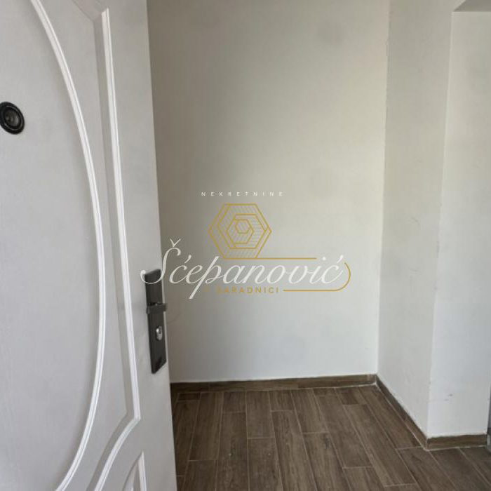 Stan Izdavanje Novi Sad  28 m2