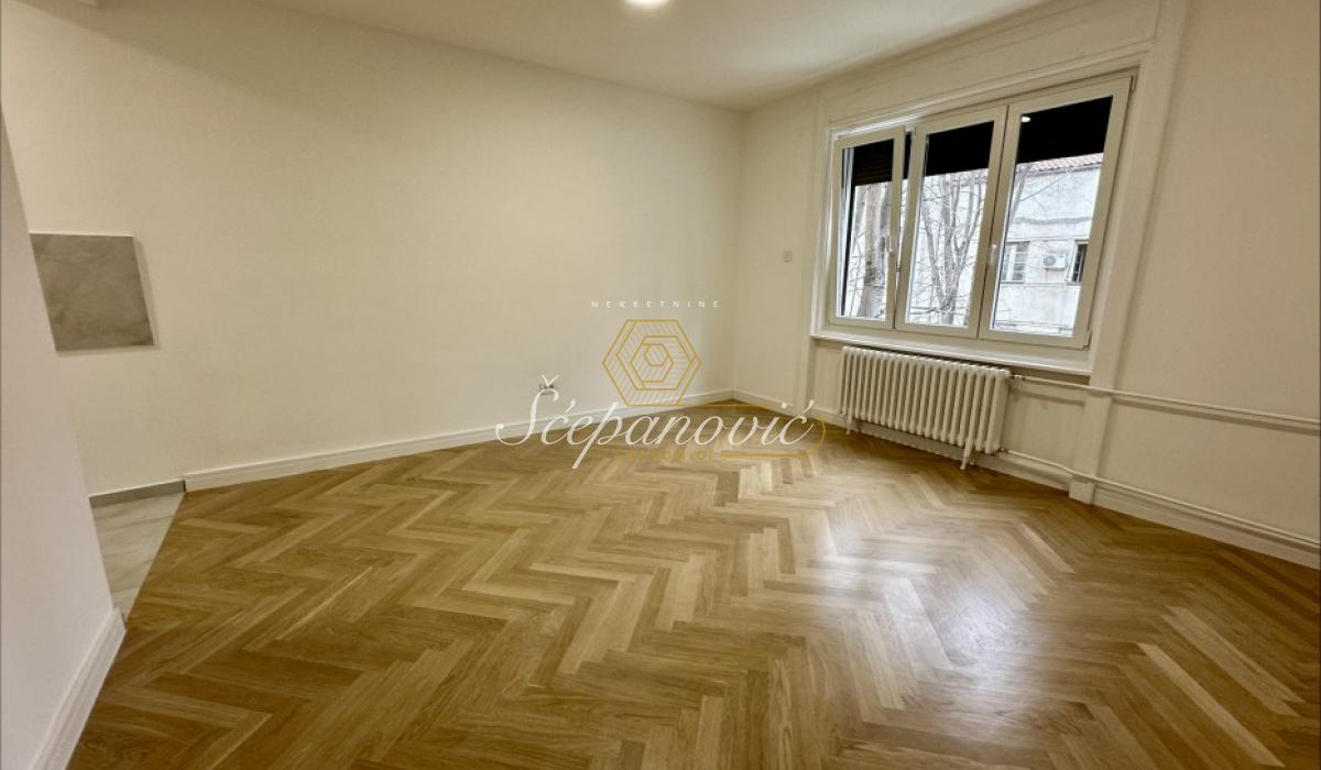Trosoban stan na prodaju, Centar, Novi Sad, 85m², 293.250 €