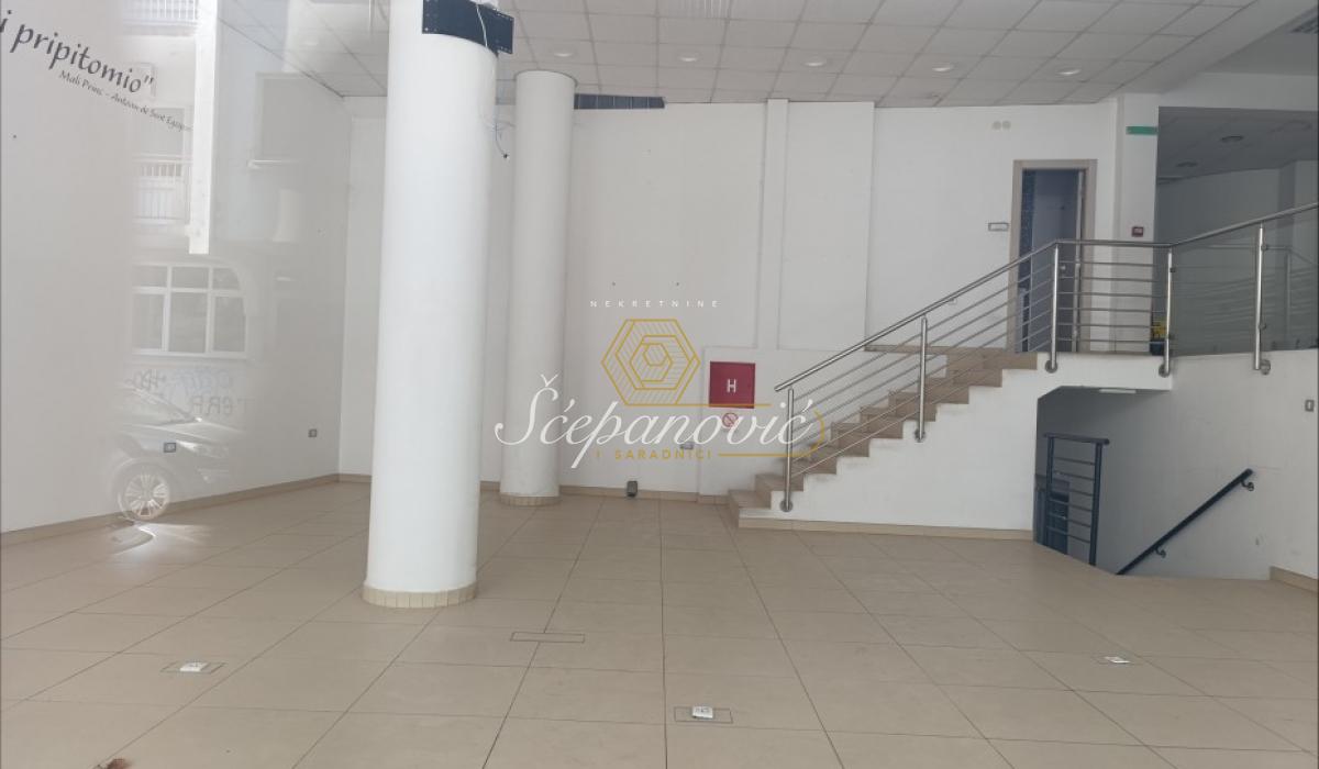 Lokal za izdavanje, Bulevar Oslobođenja, Novi Sad, 229m², 2.500 €/mes