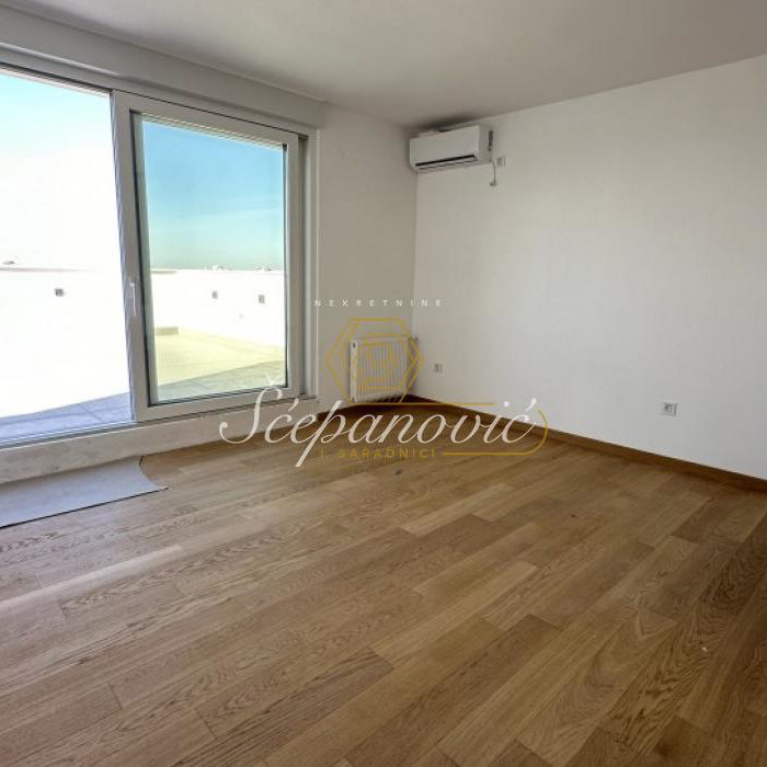 Stan Prodaja Novi Sad  185 m2