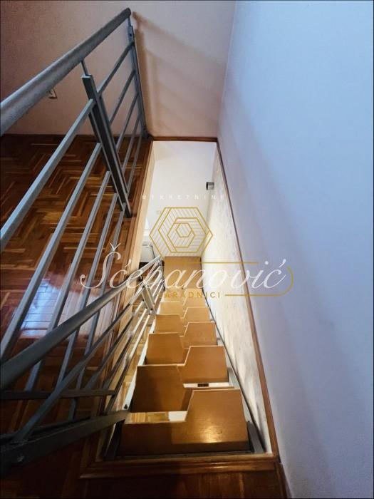 kuca-izdavanje-beograd-okHEoL3Z8m Petosoban stan na prodaju, Socijalno, Novi Sad, 102m², 200.000 €