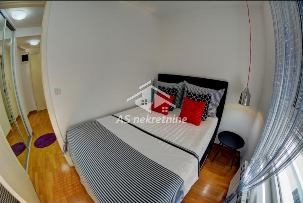 kuca-izdavanje-beograd-r0e6PapTK8 Dvosoban stan za izdavanje, Blok 67 – Belville, Beograd, 45m², 750 €/mes