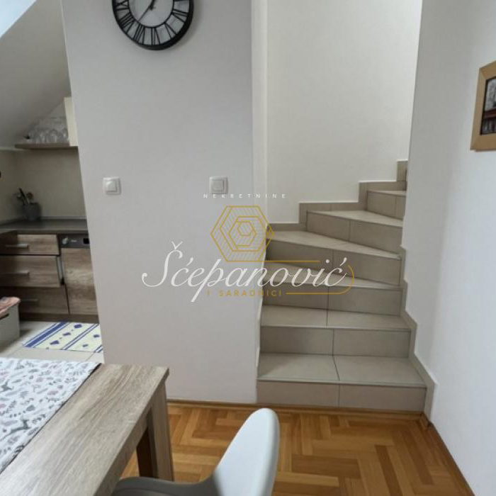Stan Prodaja Novi Sad  77 m2