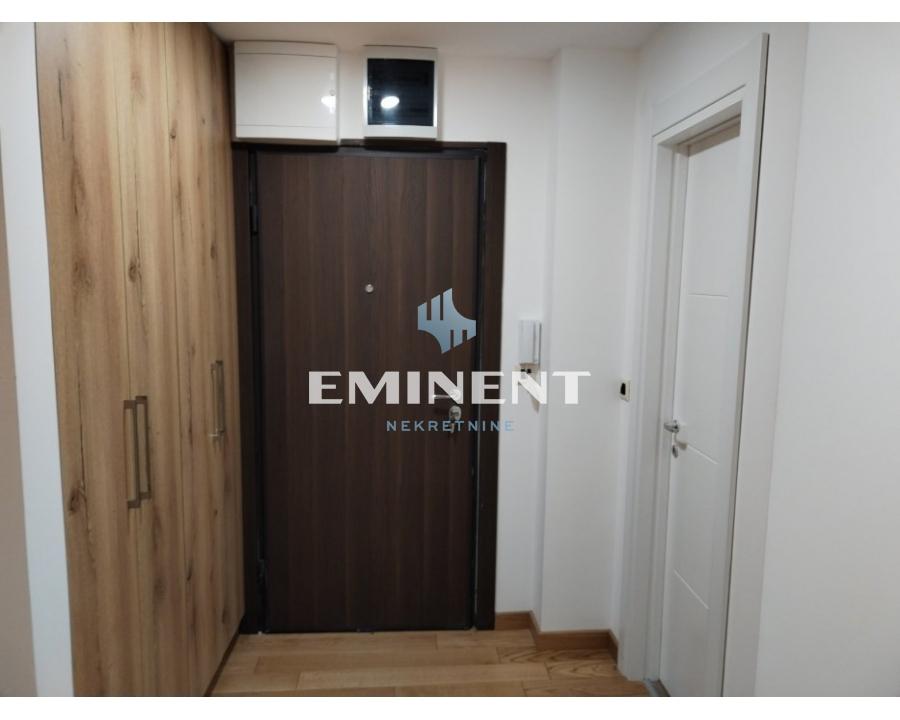 kuca-izdavanje-beograd-vMeTTZJ4xS Četvorosoban stan za izdavanje, Dimitrija Tucovića, Beograd, 84m², 1.200 €/mes