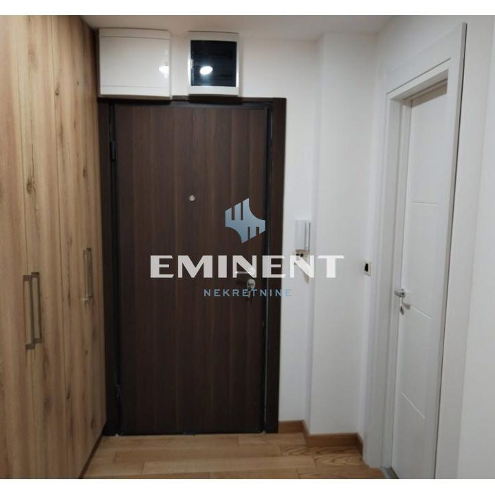 Četvorosoban stan za izdavanje, Dimitrija Tucovića, Beograd, 84m², 1.200 €/mes